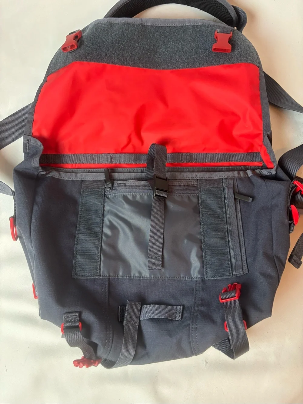 TIMBUK2 Classic Messenger Bag Charcoal Gray Red Crossbody Unisex Padded Strap S